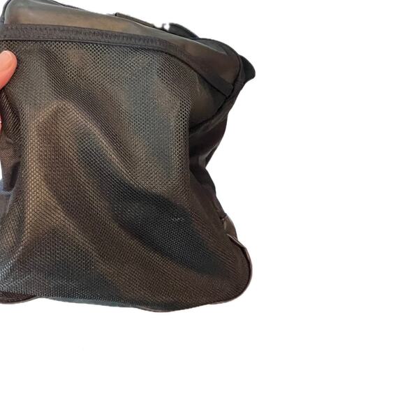 Nike Black Duffel Bag 22"x12"x10" Zipped - Picture 6 of 6